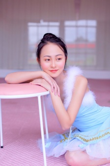 同桌上课吃我的小兔兔作文高中